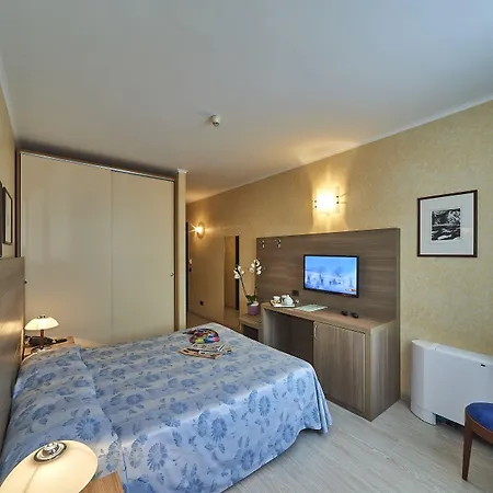 阿尔贝利酒店 3* 莱科