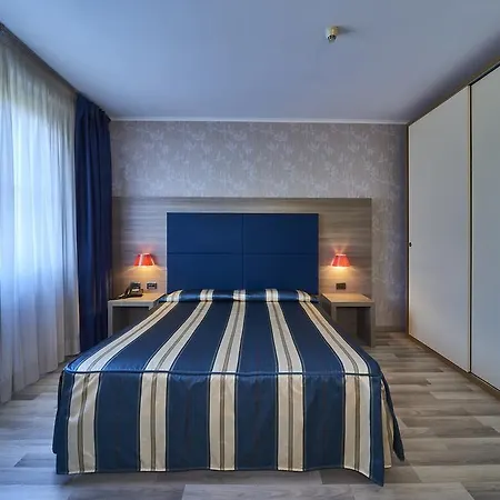 阿尔贝利酒店 3* 莱科