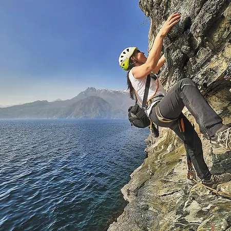 阿尔贝利酒店 3* 莱科